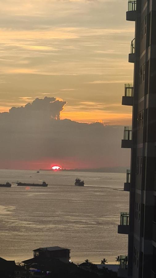 Cozy Penthouse 2Br Suite W Balcony - Amazing Manila Bay View And City Skyline Near Moa 帕赛 外观 照片